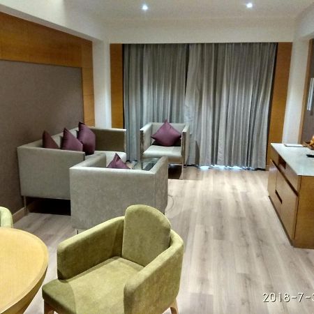 นาฏราช สโรวร ปอร์ติโก Hotel เจฮานซี ภายนอก รูปภาพ