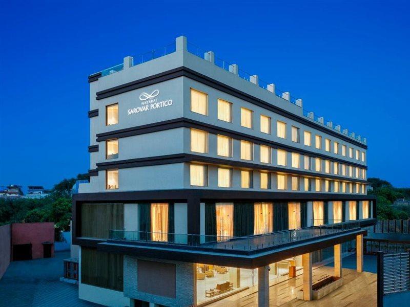นาฏราช สโรวร ปอร์ติโก Hotel เจฮานซี ภายนอก รูปภาพ