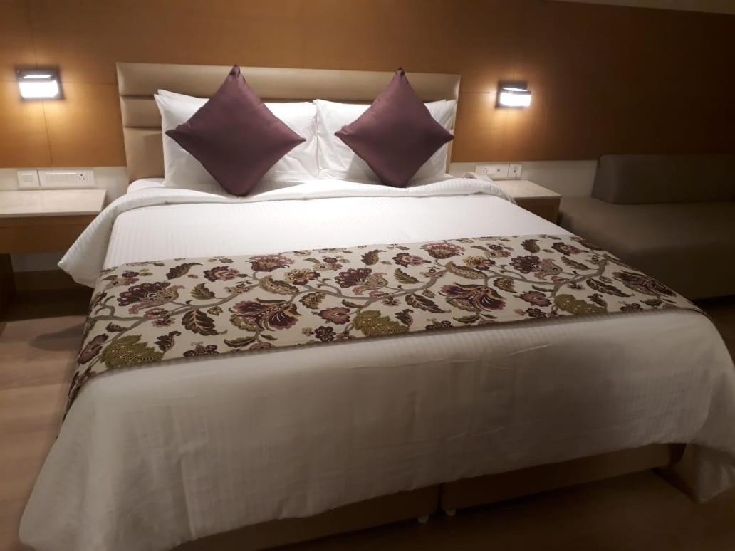 นาฏราช สโรวร ปอร์ติโก Hotel เจฮานซี ภายนอก รูปภาพ