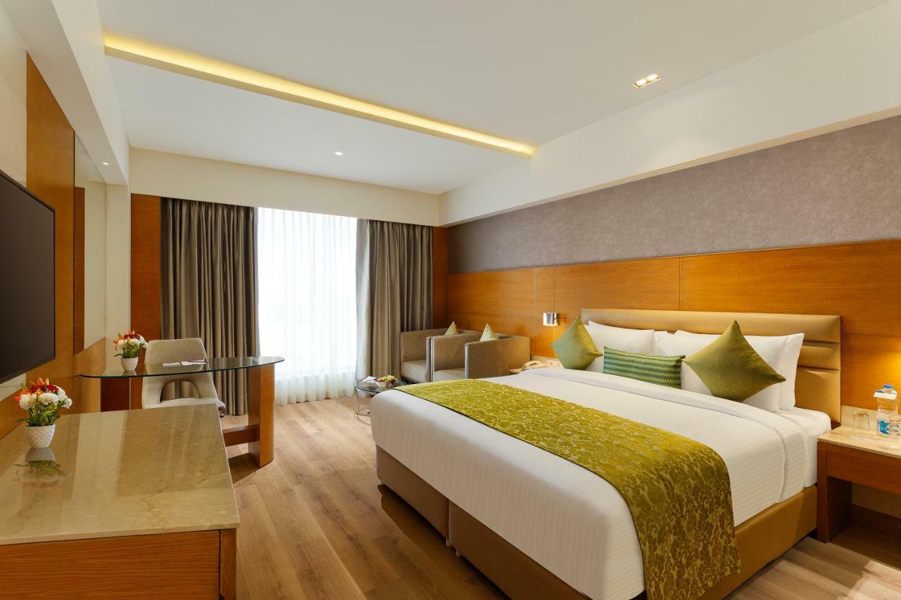 นาฏราช สโรวร ปอร์ติโก Hotel เจฮานซี ภายนอก รูปภาพ