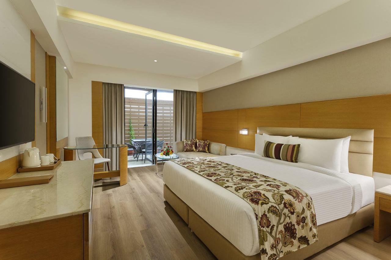 นาฏราช สโรวร ปอร์ติโก Hotel เจฮานซี ภายนอก รูปภาพ